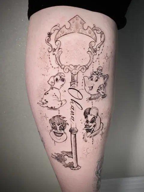 Tatuaggio: chiave con personaggi Disney e la scritta Ohana, di Amanda - White Garden Tattoo, Roma Colli Aniene