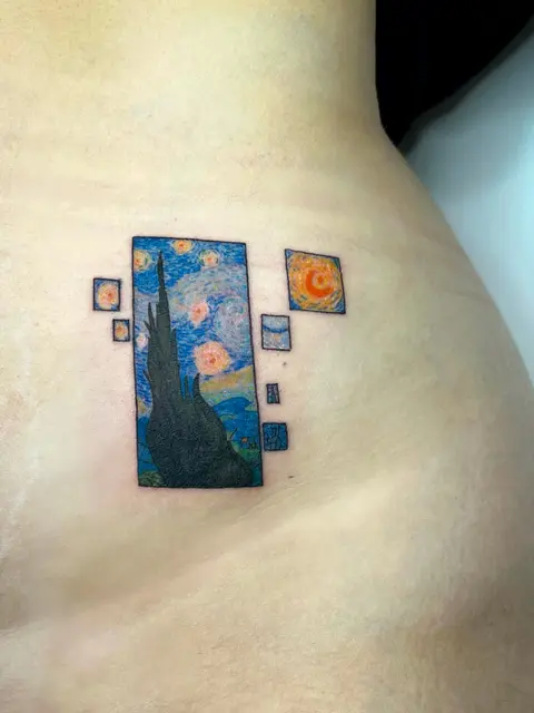 Tatuaggio: la Notte stellata di Van Gogh in miniatura a colori, di Sara - White Garden Tattoo, Roma Colli Aniene